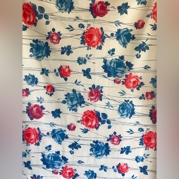 🌹🔵🌹 rose fabric panel polyester 41x64 inch curtain tapestry🩷🟣🔵🔴🟣🩷🔵🔴🟣 - Picture 1 of 10